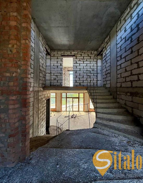 Продаж будинку на березі Дніпра!