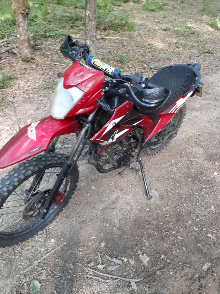 Продам моторку Spark 200cc