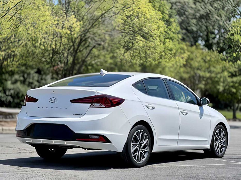 Hyundai Elantra      2020
