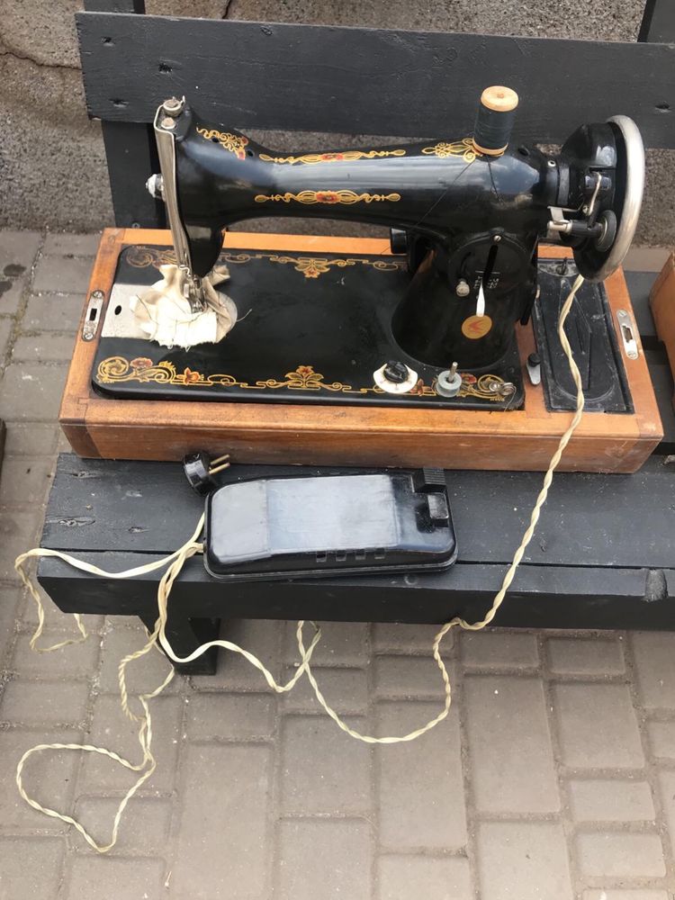 Продам швейную машинку