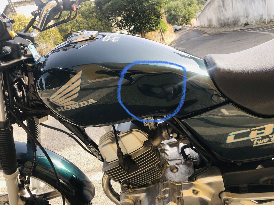 Moto CB em otimo estado com poucos kms preço pouco negociavel , dispon