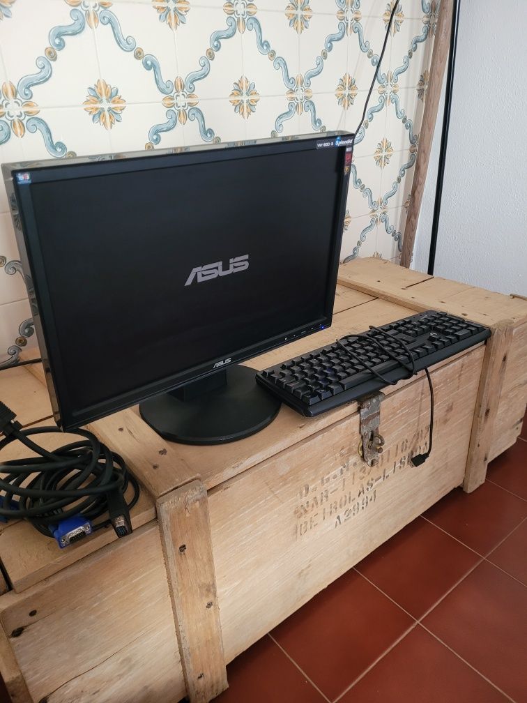 Monitor Asus e teclado