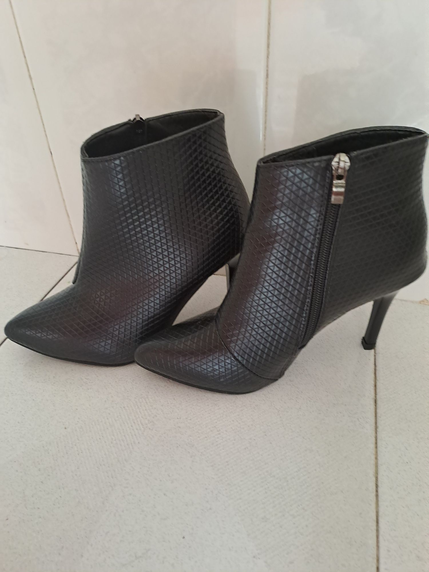 Botas novas    36