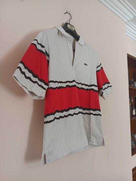 Polo Lacoste branco e vermelho