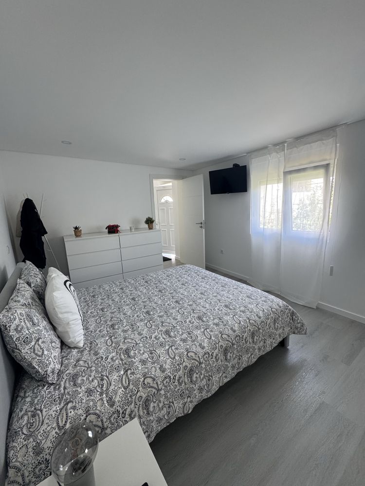 Alugo anexo/apartamento T1 - NOVO