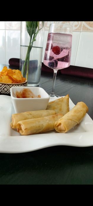 Salgados, chamusas de carne e crepes de legumes