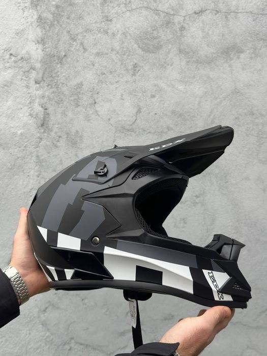 Эндуро шолом - шлем S-M різні кольори