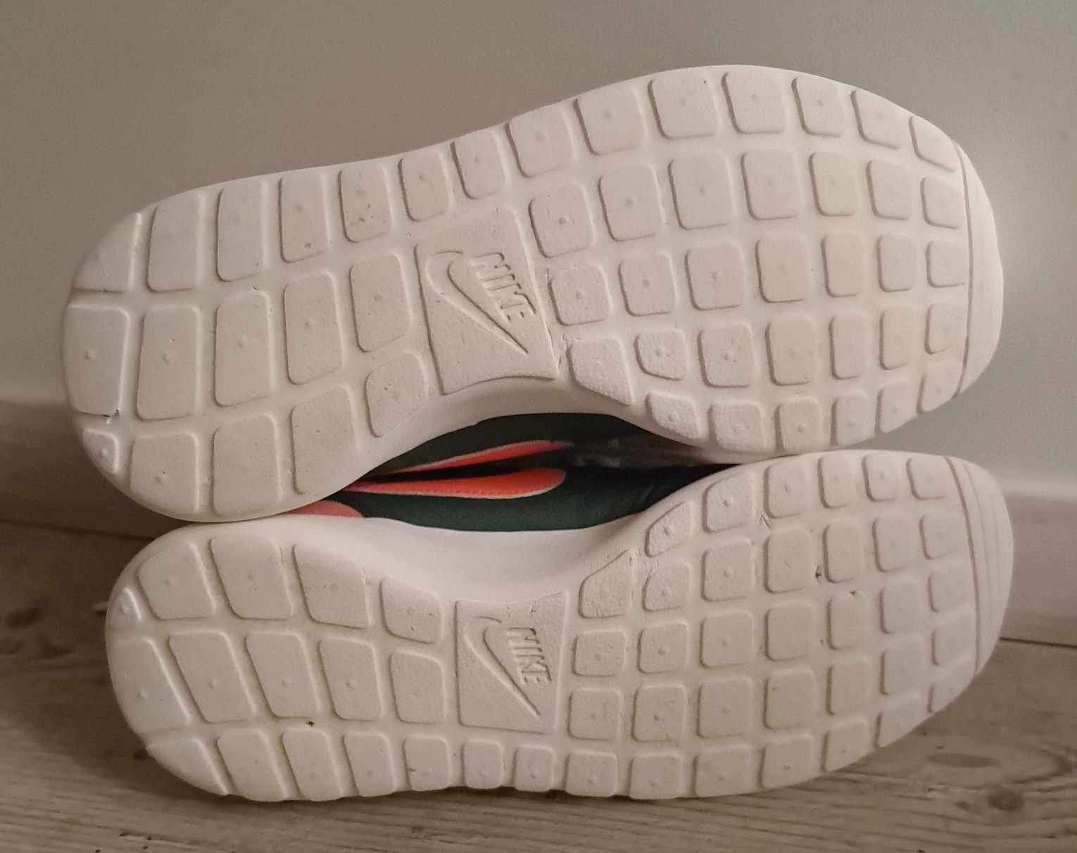 Кросівки NIKE (р.38,5)