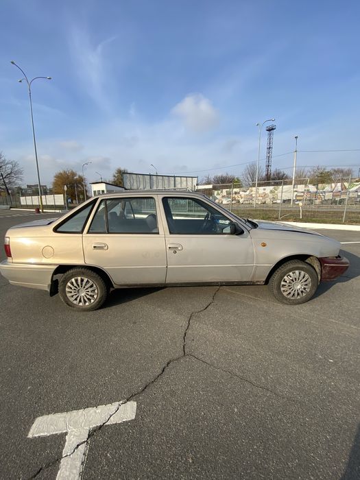 Daewoo Nexia 1.5 отличная техника и кузов, переоформление всего 699$
