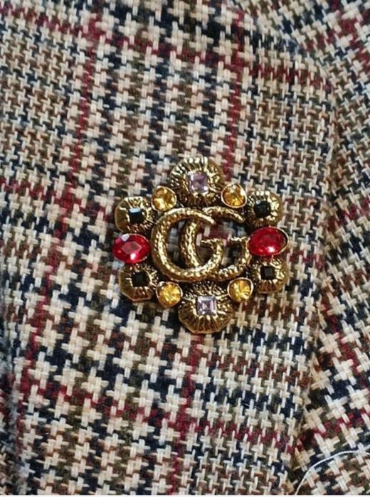 Nowa piękna broszka logowana złota z kamieniami GG Gucci.