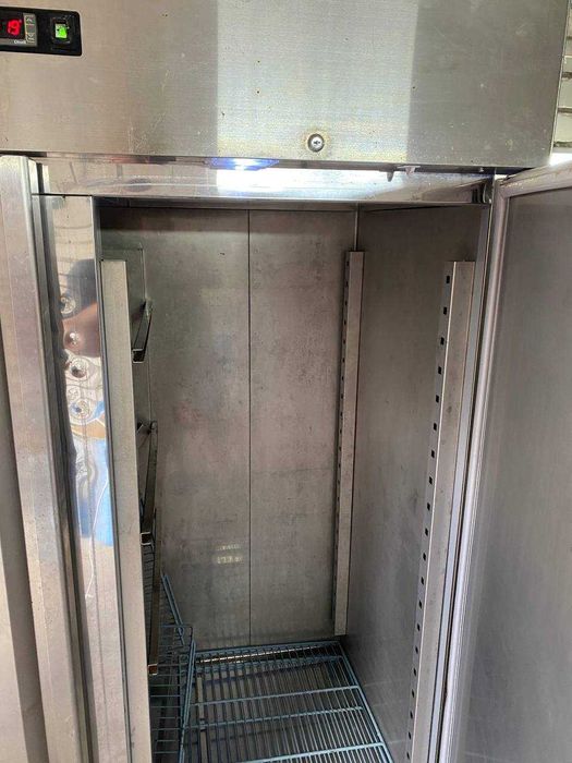 Холодильный шкаф HKN-GX1410TN INOX Hurakan