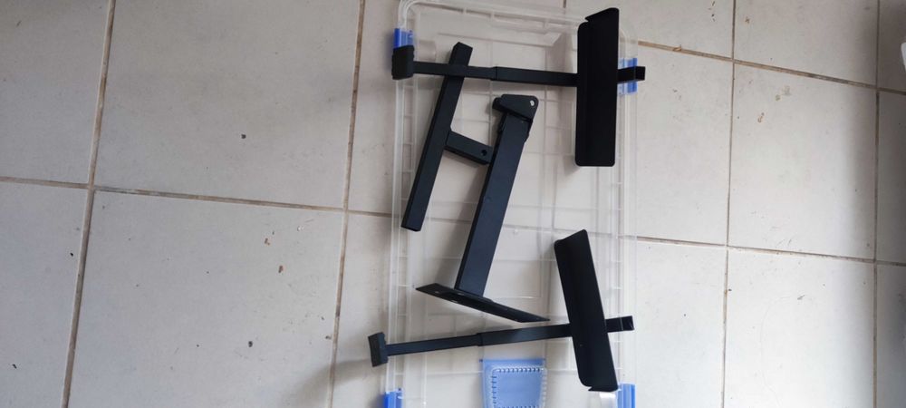 Suporte de televisão preto em muito bom estado