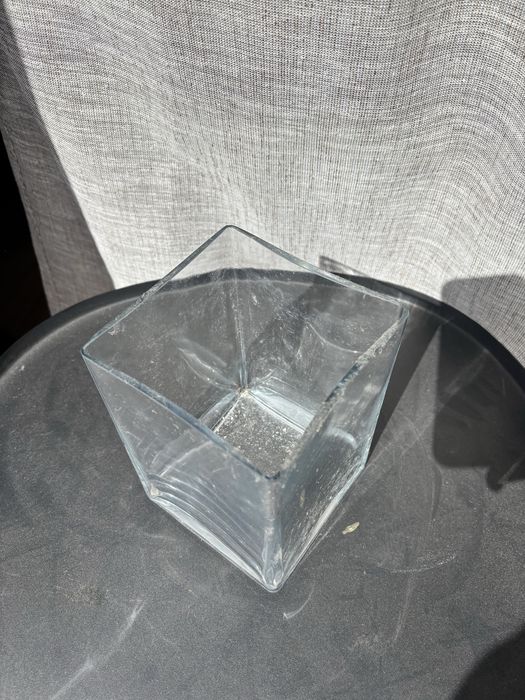 Vaso quadrangular em vidro