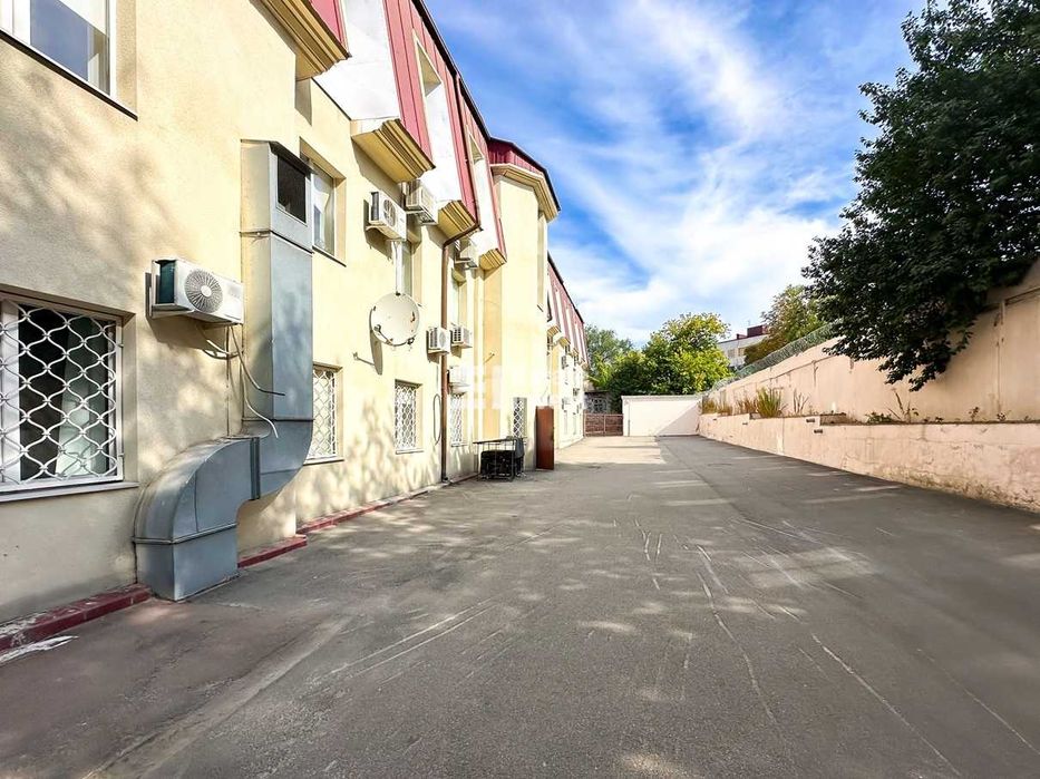 Продаж ОСЗ у самому бізнес-центрі міста, по вул. Космічна, 12