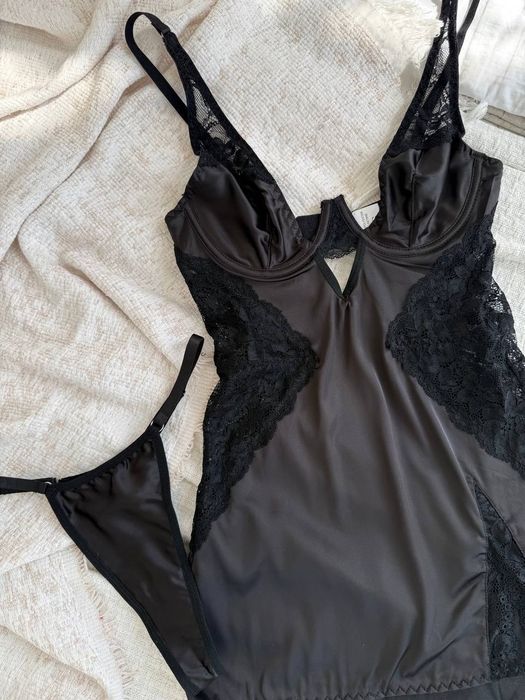 Розкішний пеньюар з мереживом