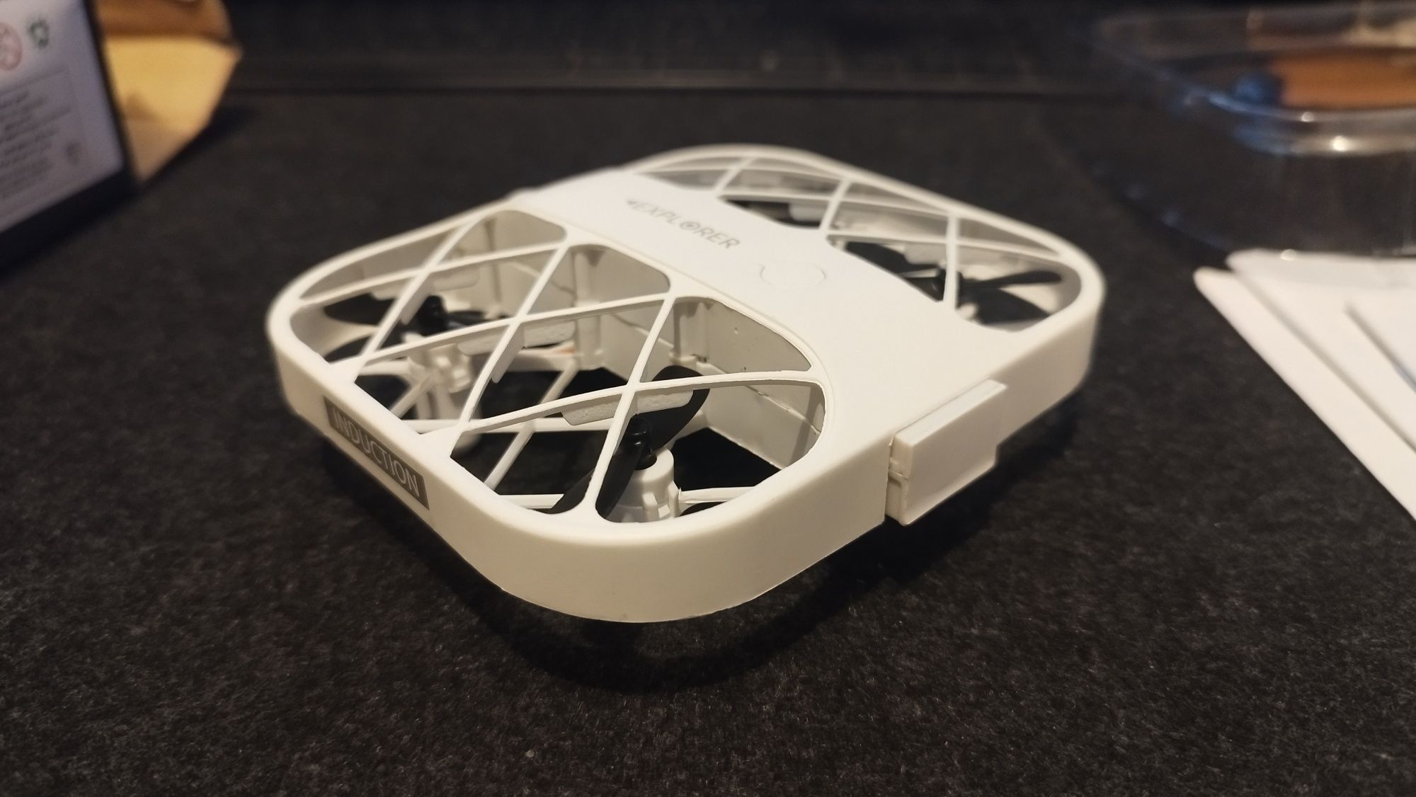 Mini dron z kamerą - jak nowy