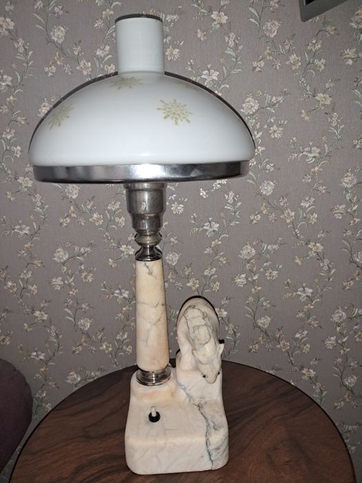 Плафон змолочного скла до настільної лампи