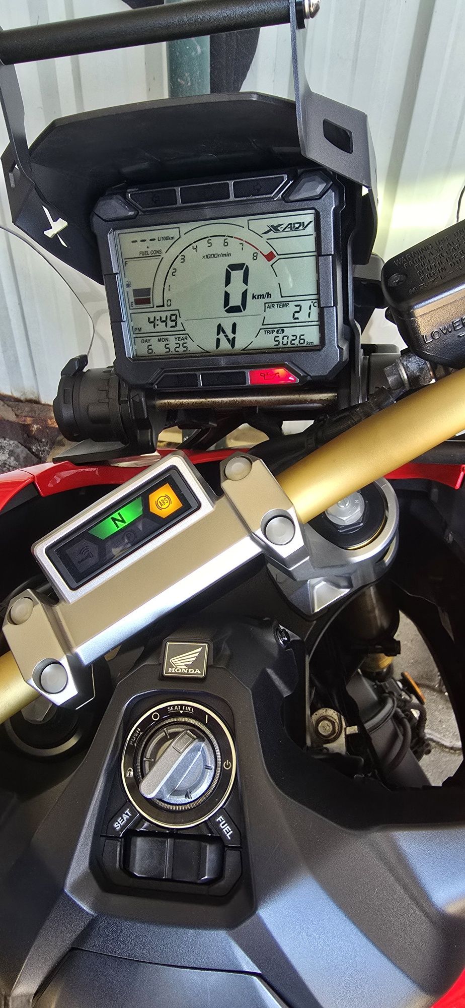 Honda X-ADV 750 Vermelha