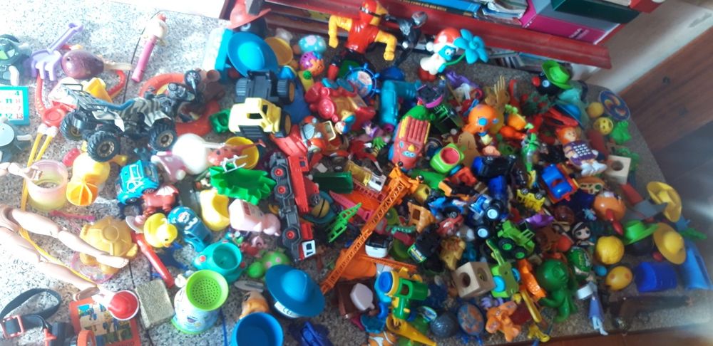 Conjunto Grande de Brinquedos Diversos