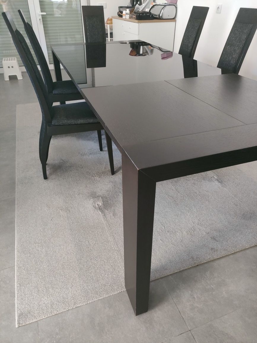Mesa e 6 cadeiras