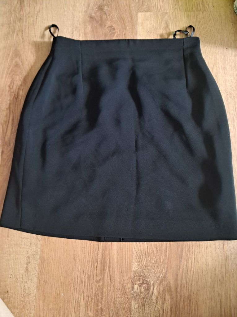 Czarna spódnica mini r. 40