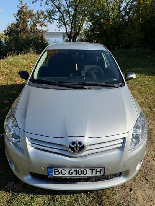 Toyota auris 2010 1.4 MT