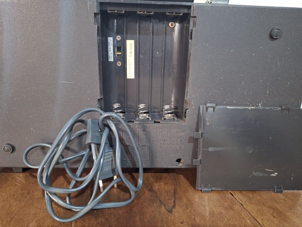 Rádio Gira Discos Stereo P-184 marca japonesa AIWA com mala portátil