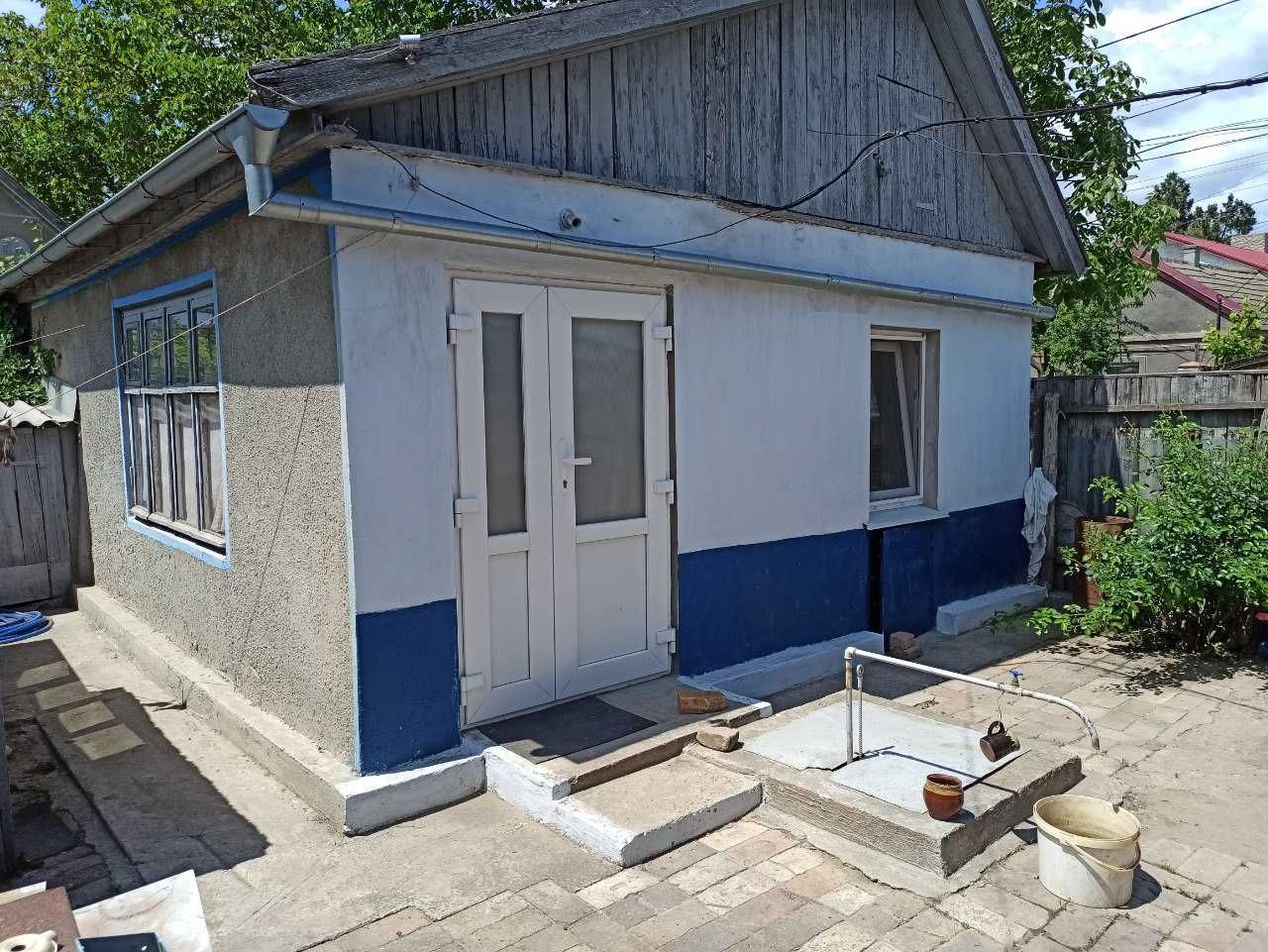 Продам пол дома + флигель.