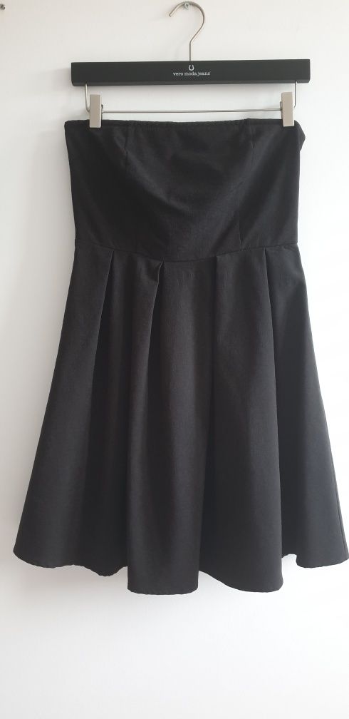 Sukienka czarna z odkrytymi ramionami, VILA CLOTHES roz.38, elegancka