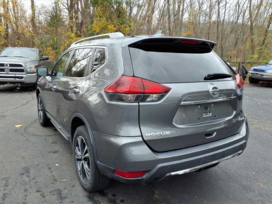 Nissan Rogue SL      2018