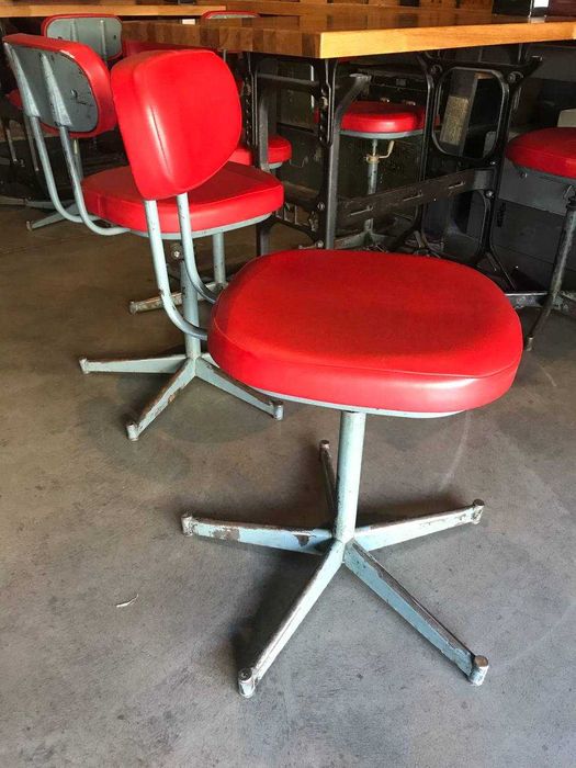 стільці металеві промисловий дизайн вінтаж