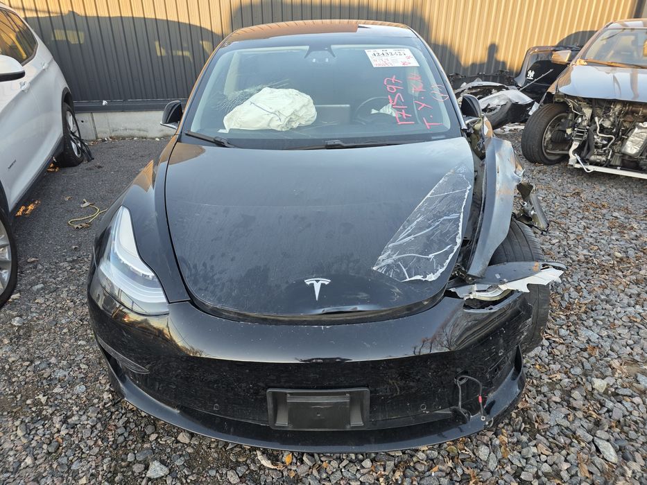 Tesla Model 3 (задній) Львів , рік 2019