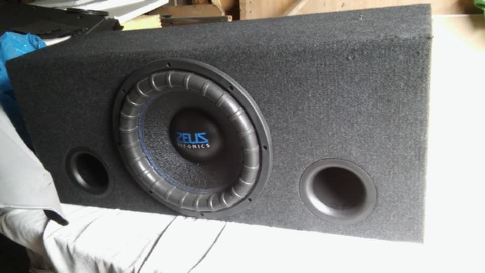 Subwoofer Hifonics 1500 RMS + wzmaczniacz Excurision HXA 3K 1800 RMS