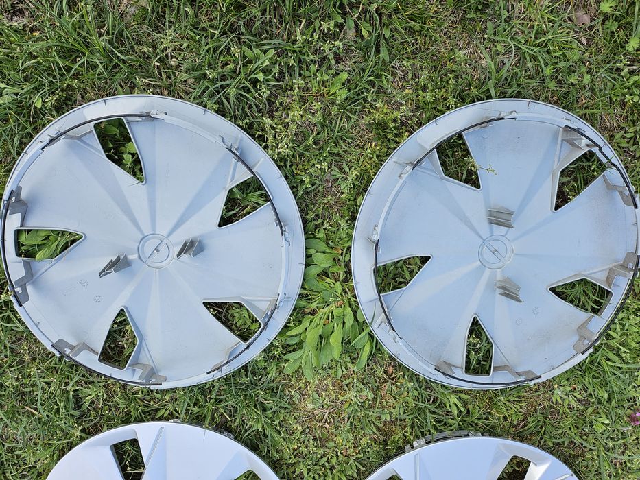 Zestaw 4 sztuk Oryginalnych Kołpaków Nissan do Kół 16"
