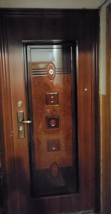Квартирні двері.