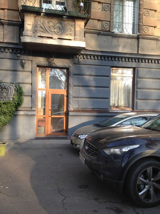 Фасадный офис в отличном состоянии на пр Шевченко.