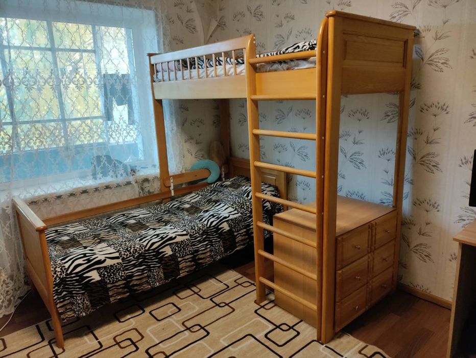 Продам кровать з натурального дерева