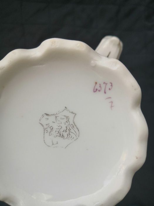 Старовинний фарфоровий чайник номерний з клеймом лев на щиті