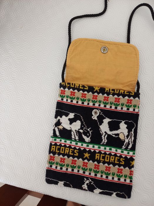 Mala de pano vinda dos Açores.  Artigo autêntico e rigorosamente novo.