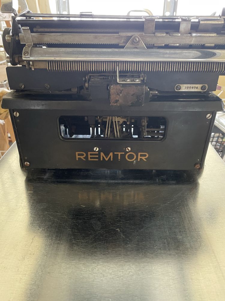 Zabytkowa maszyna do pisania Remtor