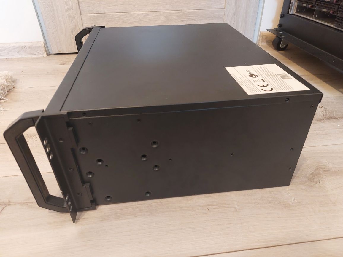 Komputer w obudowie rack 4u