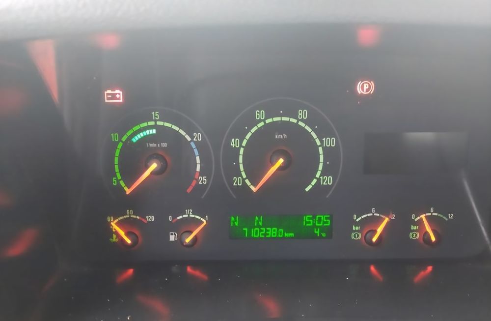 Samochód ciężarowy Scania P230