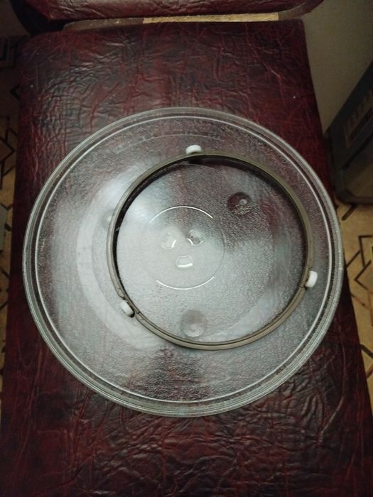 Тарелка для микроволновки большая, диаметр 31,5 см.