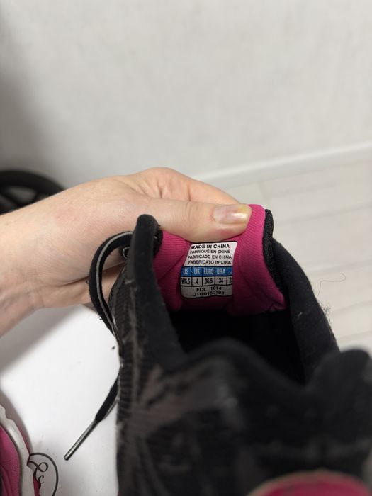 Продам спортивні кросівки