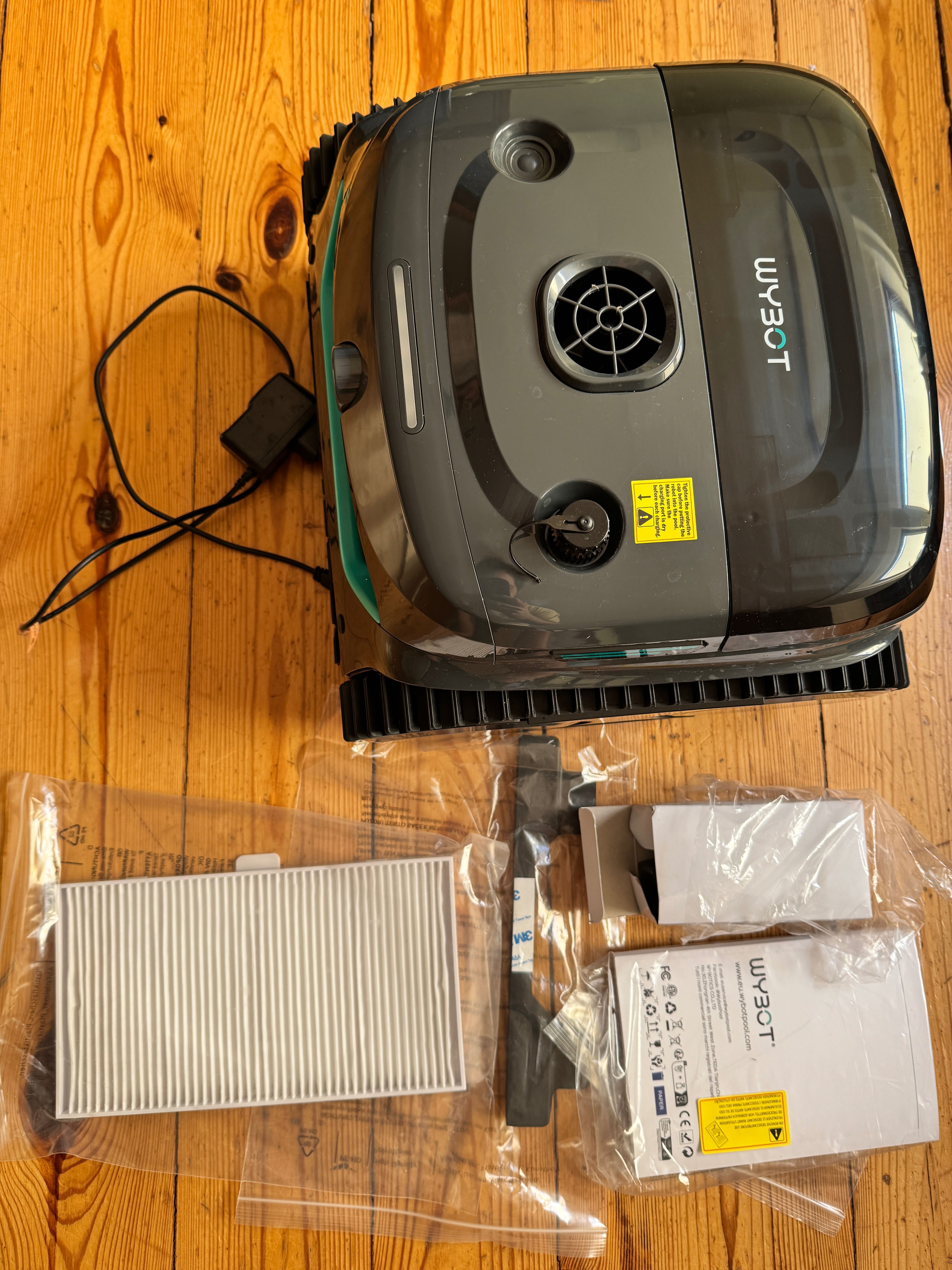 Wybot C2 Vision AI robot basenowy do czyszczenia