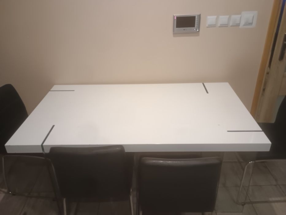 Stół pokojowy z krzesłami