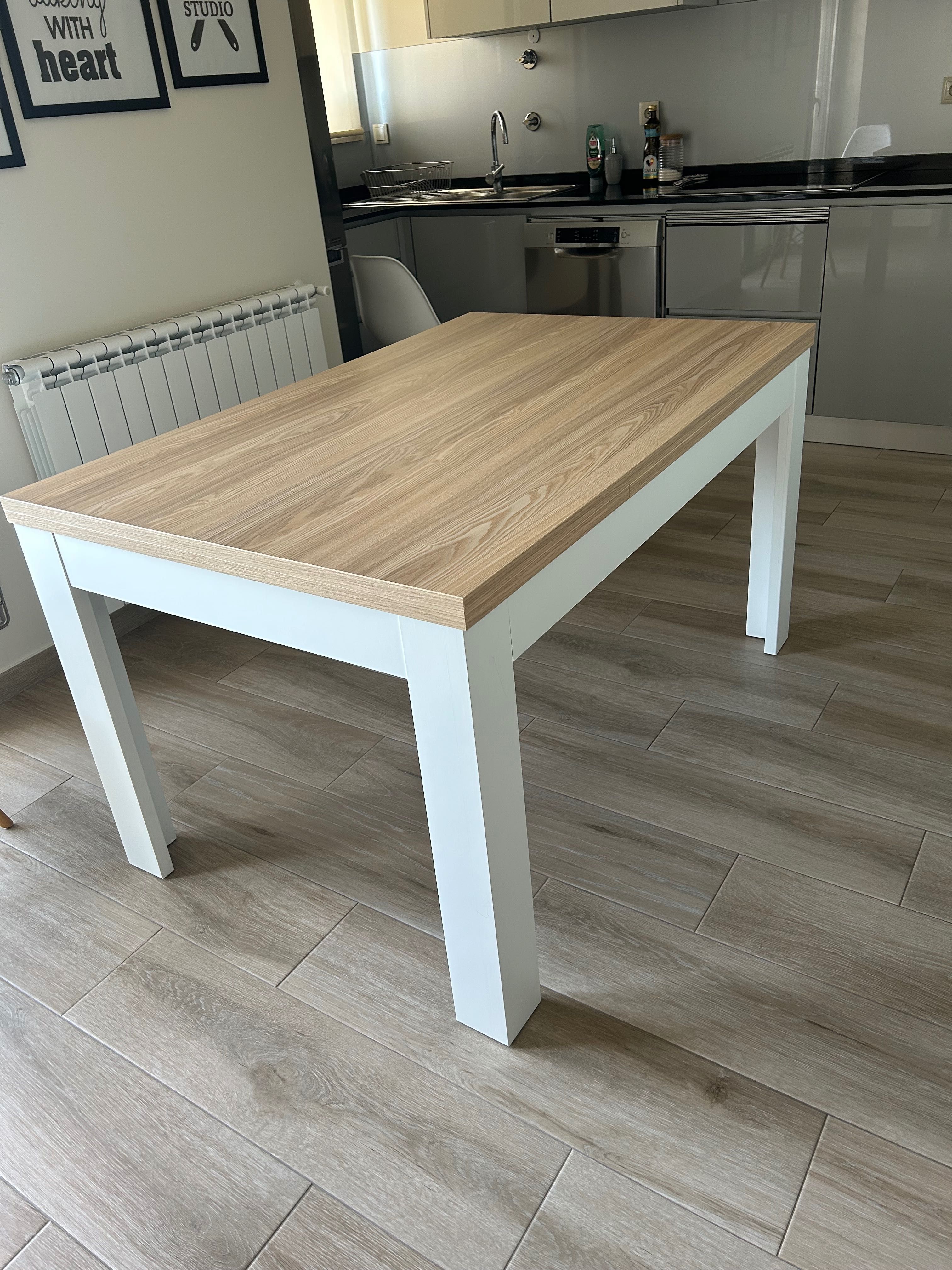Mesa de Madeira Clara Extensível