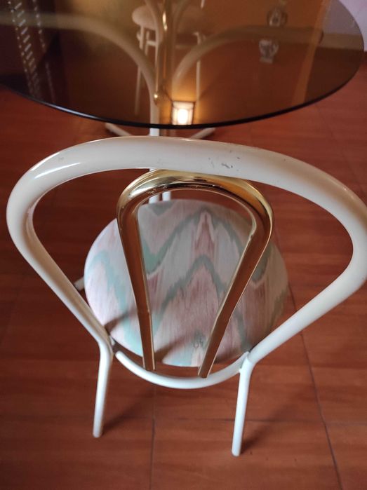 Mesa de sala oval + 2 cadeirad