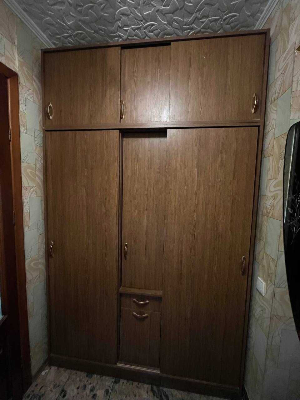 Продамо шафу у коридор