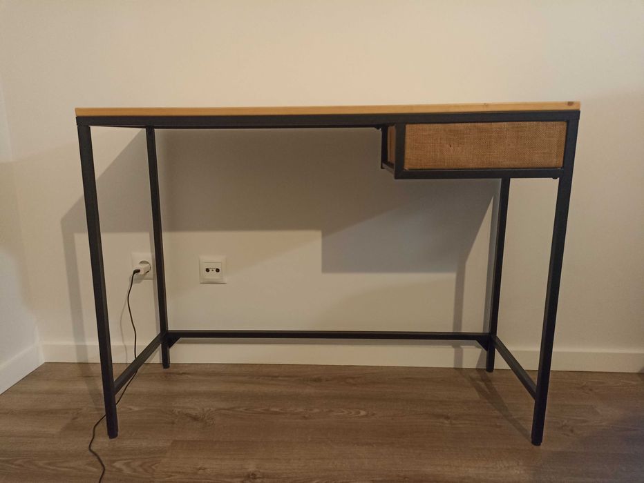 Consola VITTSJÖ Ikea (descontinuada)